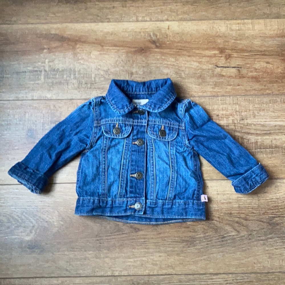 Baby gap girls jean jacket. Size 6-12 months